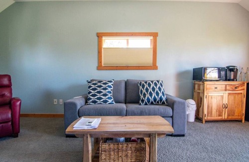 Ashland House | Comfortable, Private Guest Lodging