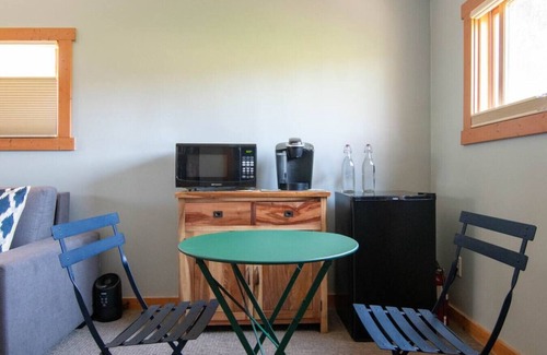 Ashland House | Comfortable, Private Guest Lodging