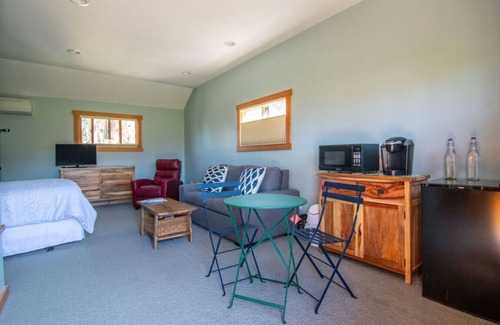 Ashland House | Comfortable, Private Guest Lodging