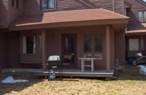 Waterville Valley House | Comfortable quiet 3BR/2BA next to National Forest, on ski shuttle bus route
