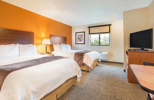 North Las Vegas Hotel | Comfortable Room with Full Kitchen and Parking!