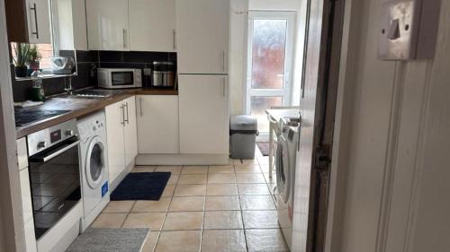 Avonmouth House | Comfortable Room 4
