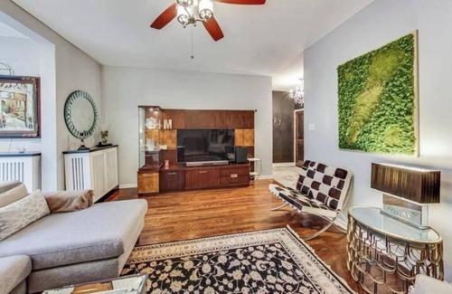 Evanston House | Comfortable Room Convenient Area Close to Beach