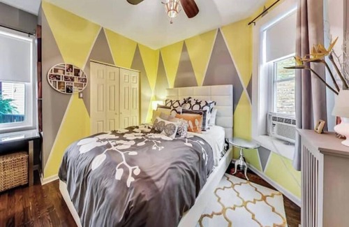 Evanston House | Comfortable Room Convenient Area Close to Beach