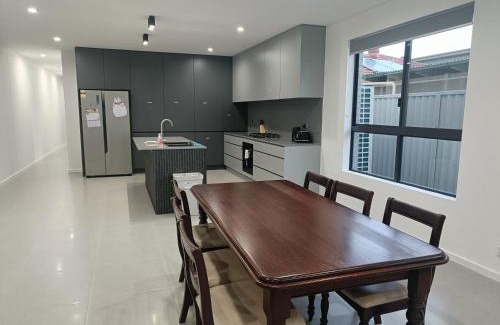 Guildford House | Comfortable Room in Modern and Peaceful Home - NR8