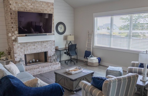 Banks County House | Comfortable & Safe country neighborhood home on a championship golf course!