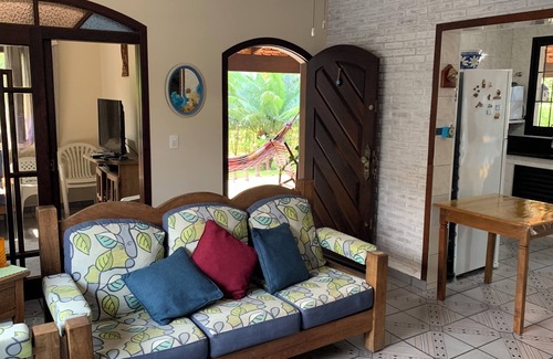 Guarutuba House | Comfortable single storey house, air conditioning, 50 meters from the beach-Wi-Fi (500MB)