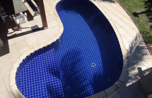 Guarutuba House | Comfortable single storey house, air conditioning, 50 meters from the beach-Wi-Fi (500MB)