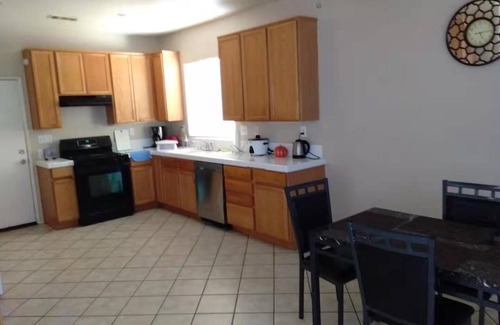 Victorville House | COMFORTABLE SINGLE HOUSE