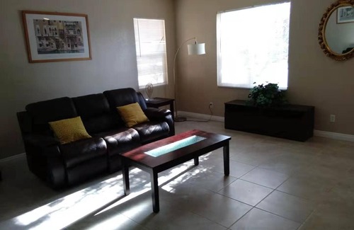 Victorville House | COMFORTABLE SINGLE HOUSE