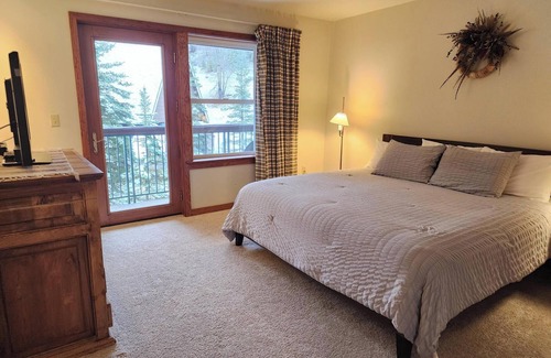 Whitefish Hotel | Comfortable Ski-In/Ski-Out Hotel Style Room
