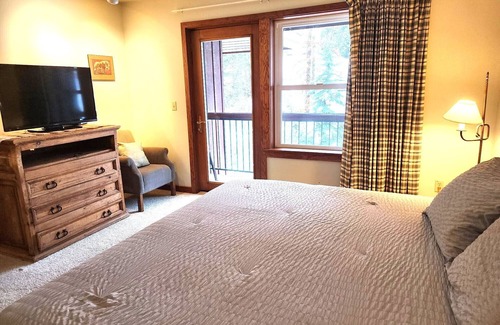 Whitefish Hotel | Comfortable Ski-In/Ski-Out Hotel Style Room