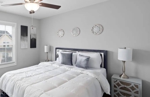 Clarksville Apartment | Comfortable Space