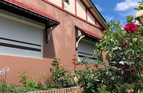 Croydon House | Comfortable spacey cottage, 7.5km to city centre.n