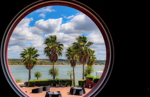 Ponte de Sor House | Comfortable Stay! Lake View, Outdoor Swimming Pool, Complimentary Parking!