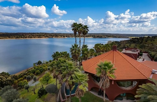 Ponte de Sor House | Comfortable Stay! Lake View, Outdoor Swimming Pool, Complimentary Parking!