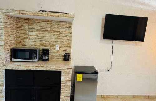 Colonia El Progreso Apartment | COMFORTABLE STUDIO 7 MINUTES FROM DOWNTOWN CABO SAN LUCAS!