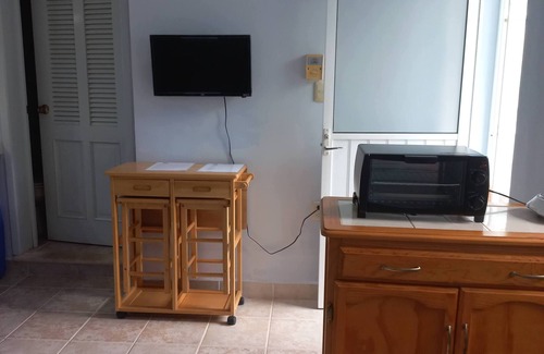 Colonia Adolfo Lopez Mateos Apartment | Comfortable Studio in Cozumel Wi-Fi AC pool, walking distance to town