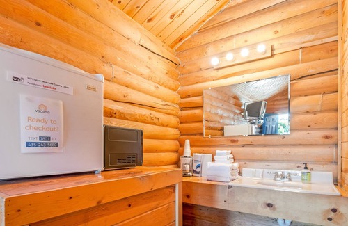 St. Charles Cabin | Comfortable studio w/ a large front porch & well-equipped kitchenette