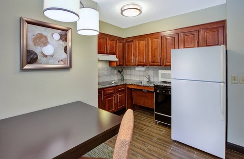 Middletown Condo | Comfortable Suite! Free Breakfast Buffet + Shared Outdoor Pool. Close to Ford Motor Company!