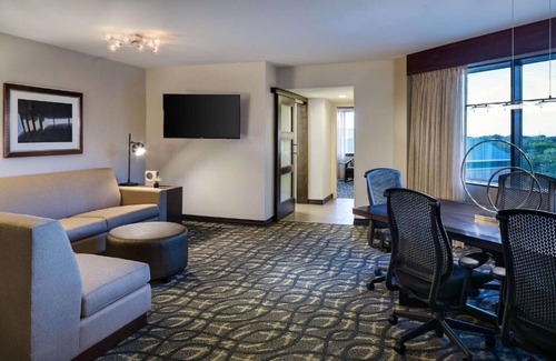 Buckner Terrace - Everglade Park House | Comfortable suites in East Dallas