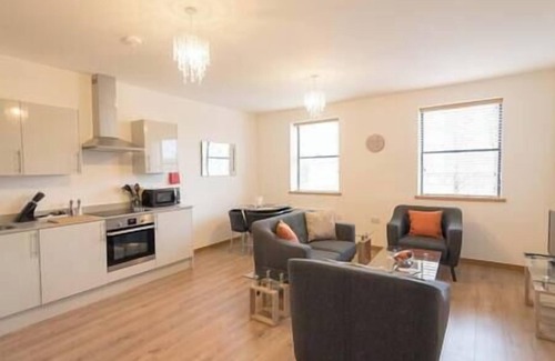 Swindon Apartment | Comfortable Swindon 2 bedroom Apartment, sleeps 5, FREE Parking