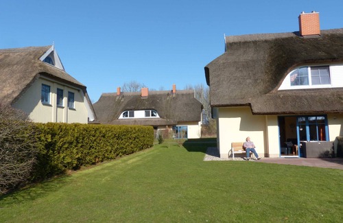Puddemin House | Comfortable thatched house Eibe 1 Sauna Fireplace Wallbox - DHH Eibe 1