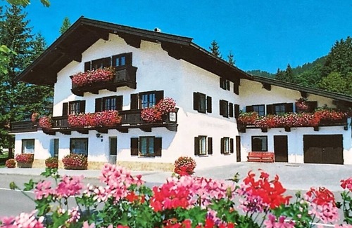 Entfelden Apartment | Comfortable three-room vacation apartment with kitchen and south-facing balcony