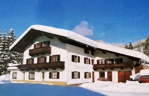 Entfelden Apartment | Comfortable three-room vacation apartment with kitchen and south-facing balcony