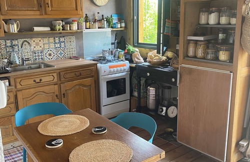 Brem Sur Mer House | Comfortable tiny house with kitchen and summer bathroom by the sea