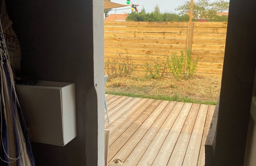 Brem Sur Mer House | Comfortable tiny house with kitchen and summer bathroom by the sea
