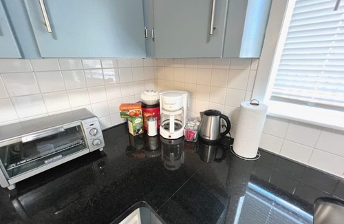 Cary House | ★Comfortable Townhome★King Bed ★ Long Term Stays ★