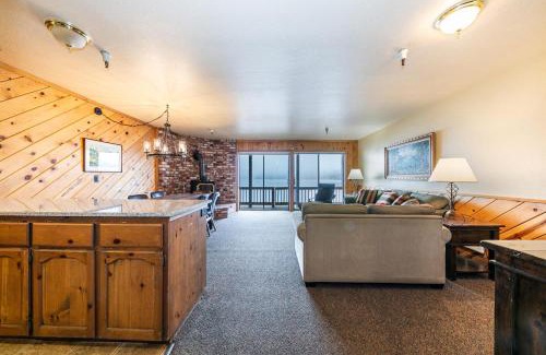 Truckee House | Comfortable Townhouse w/Lake View #154 at Donner Lake Village