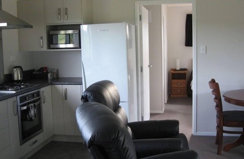 Longlands Cottage | Comfortable Two Bedroom/Two Ensuite Country Cottage near Havelock North