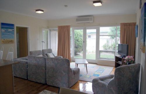 Victor Harbor House | Comfortable Unit Close to the Beach
