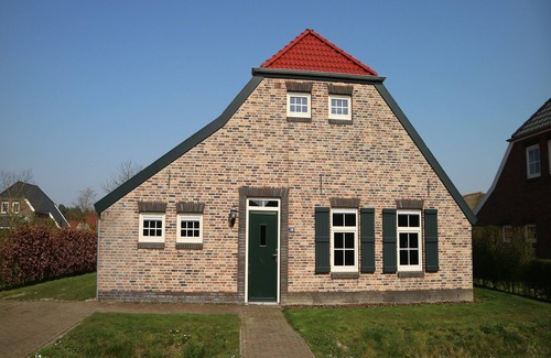 Roggel Villa | Comfortable villa in Limburg with shared pool