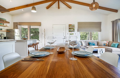 Villarreal House | Comfortable villa with 2 king beds, fast Wi-Fi, full kitchen & patio