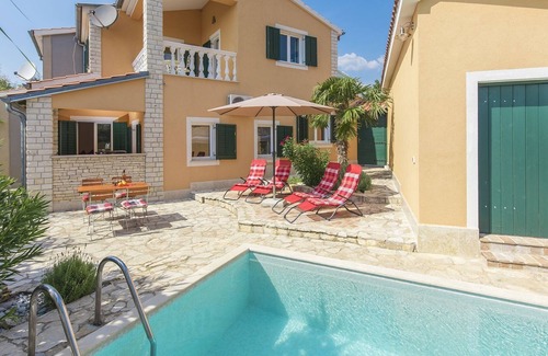 Rojci Cottage | Comfortably and lovingly furnished villa with pool for a relaxing family holiday