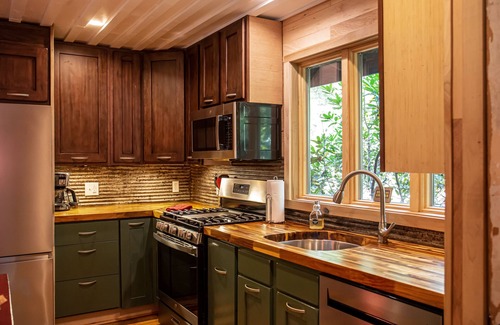 Mentone Cabin | Comfortably Chic Loft-Style, Pet Friendly, Mentone's Favorite Couple's Retreat