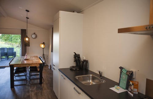 Voorthuizen Ski Chalet | Comfortably Furnished Chalet with Porch near Veluwe