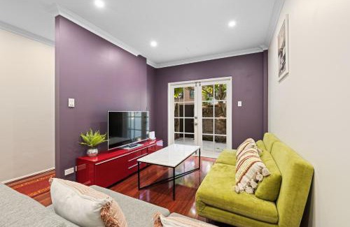 Pyrmont House | Comforting 2BR House & FishMarket & Casino-3 mins walk