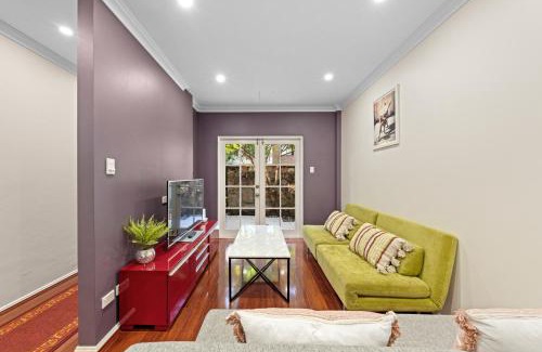 Pyrmont House | Comforting 2BR House & FishMarket & Casino-3 mins walk
