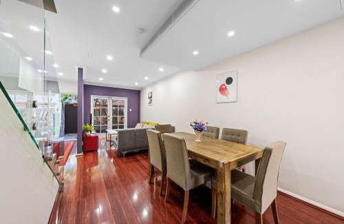 Pyrmont House | Comforting 2BR House & FishMarket & Casino-3 mins walk