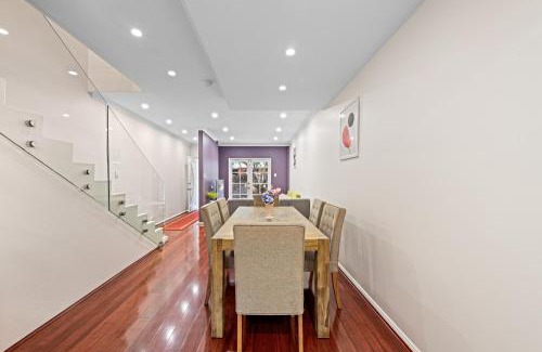 Pyrmont House | Comforting 2BR House & FishMarket & Casino-3 mins walk