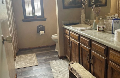Bloomfield Other | Comforting farmhouse with 3 bedrooms, farm animals, located by the river