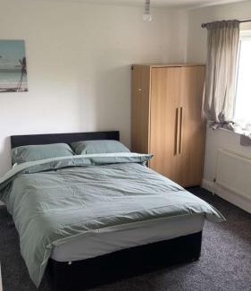 Hacton House | ComfortVilla FH