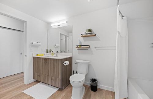 Riverside Apartment | Comfy 1bd1ba Riverside Apt W Queenbdlaundrytv