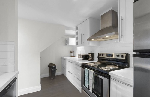Niagara Hotel | Comfy 1BR - King West - Transit Access - Gym