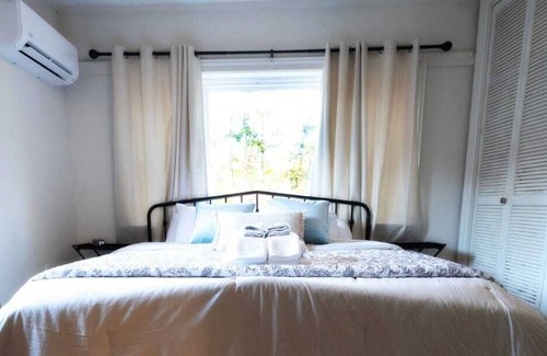 Medina House | Comfy 2 Bed and 2 Bath near Industrial Park!