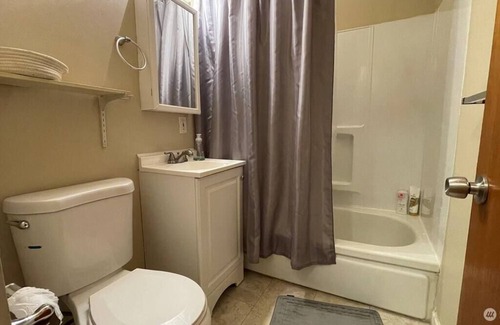 Lakewood Apartment | Comfy 2 Bedroom Apartment #2